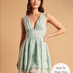 abercrombie green flirty plunge mini dress! super flattering, worn once size XXS